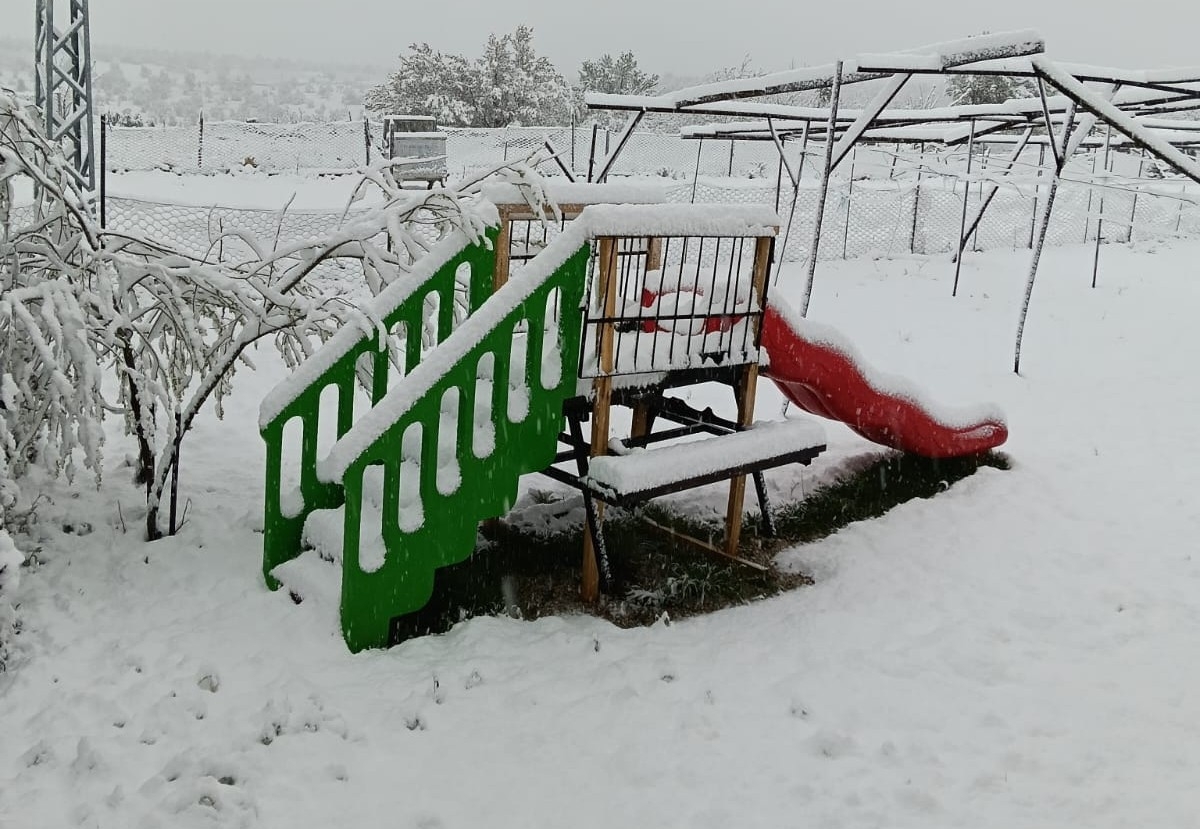 Mersin’de mayısta kar yağışı etkili oldu, yaylalar beyaza büründü
