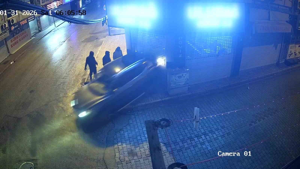 Film gibi soygun kameraya yansıdı: Kepengi araçla yıkıp 16 b