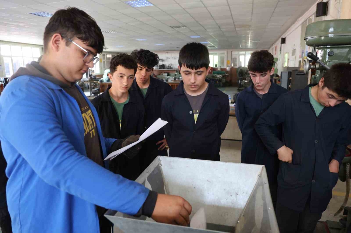 Meslek lisesi öğrencilerinden sıfır atık hamlesi