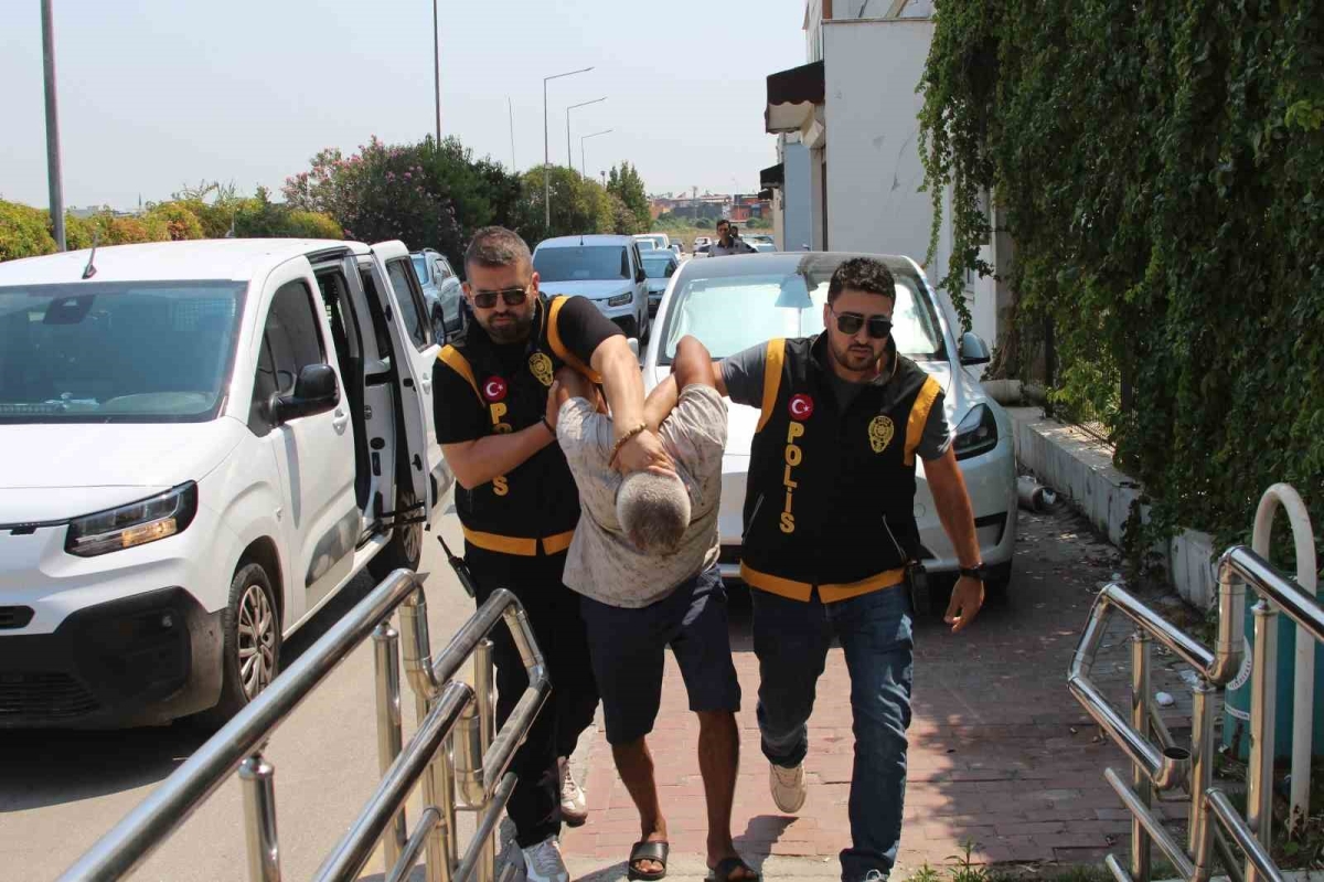 Boşandığı eşini bıçaklayan şüpheli adliyeye sevk edildi