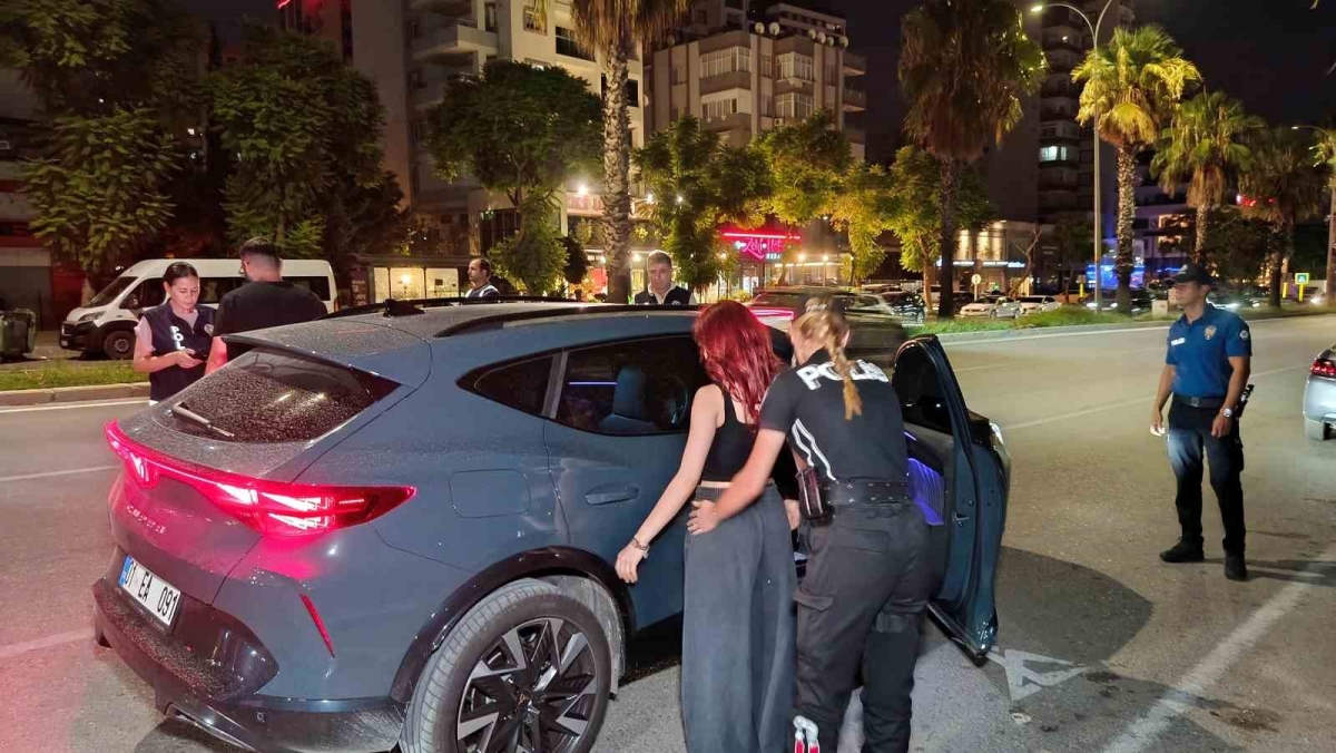 Adana polisinden sıkı denetim: 140 sürücüye 3 milyon 924 bin TL ceza
