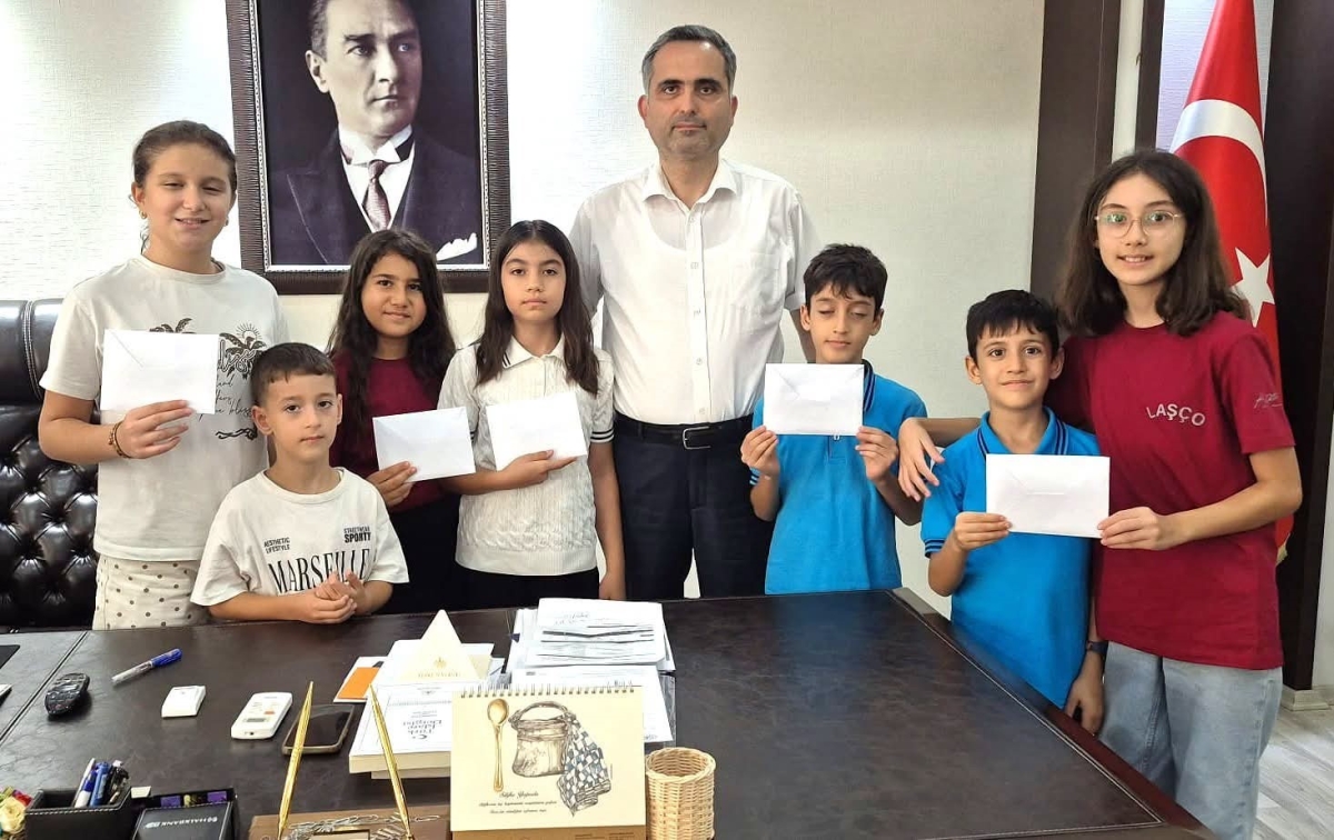 Kozan’da miniklerden afetzedelere 15 bin liralık destek
