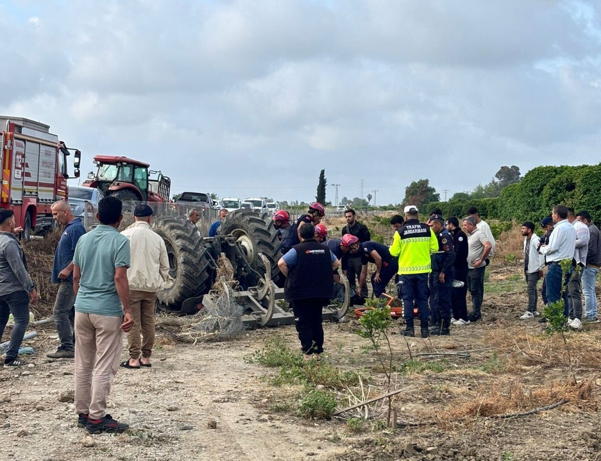 Adana’da devrilen traktörün altında kalan sürücü hayatını kaybetti
