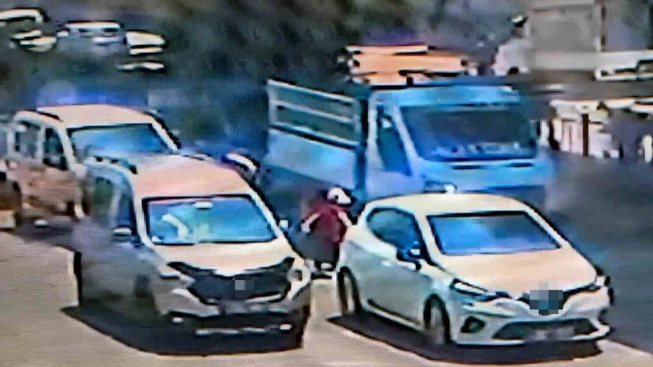 Adana’da feci kaza: Yolun karşısına geçerken iki aracın çarptığı çocuk hayatını kaybetti