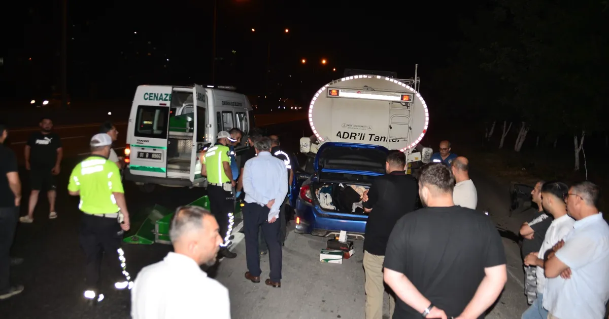Adana’da otomobil tıra çarptı: 1 ölü, 2 yaralı
