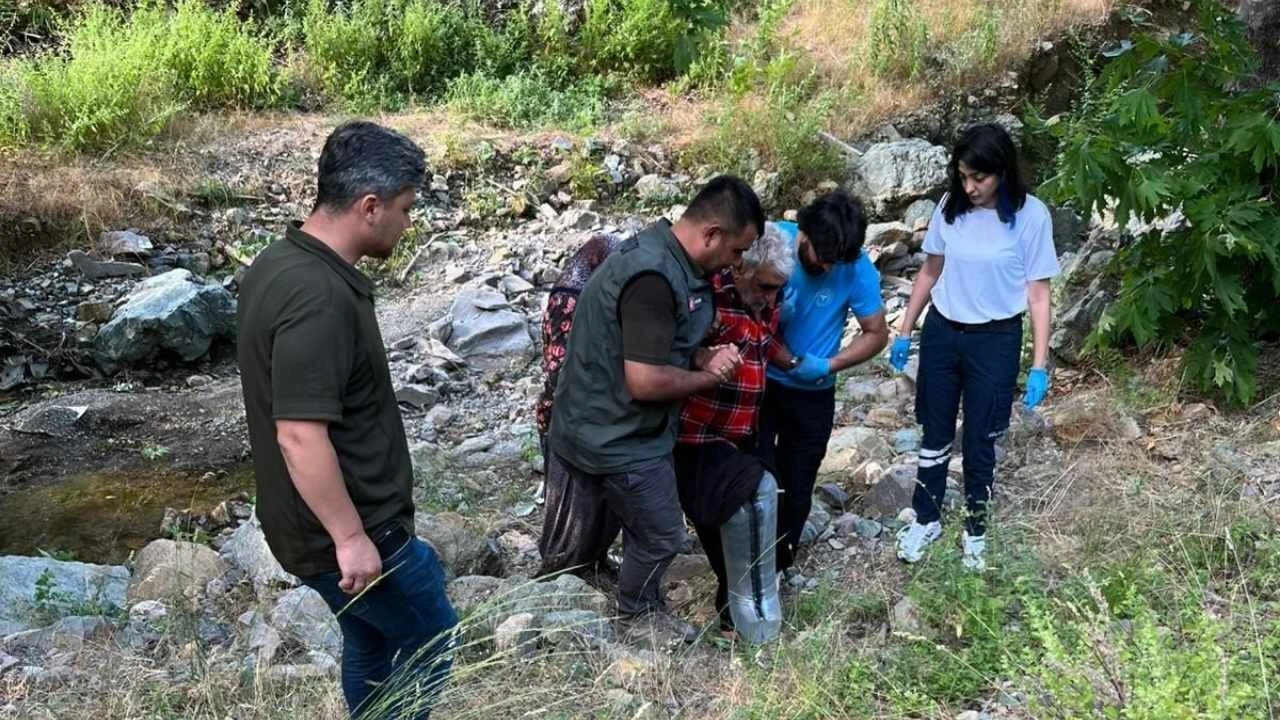 Kozan’da kayalıklardan düşen şahsı orman ekipleri kurtardı
