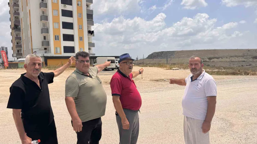Adana’da çöp sorunu vatandaşı canından bezdirdi
