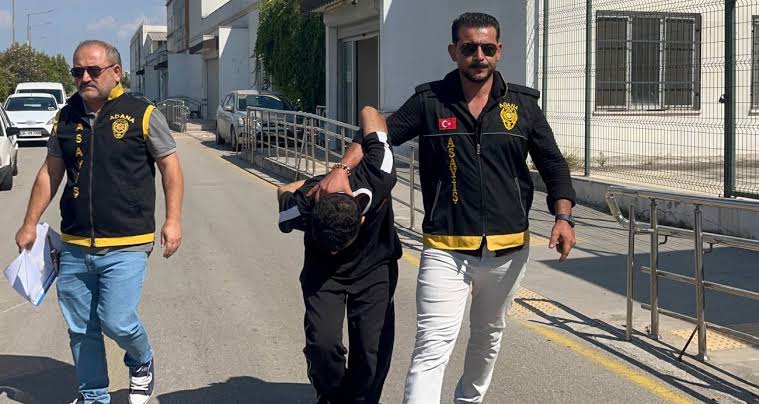 Adana’da 3 kişiyi öldüren katil zanlısı adliyeye sevk edildi