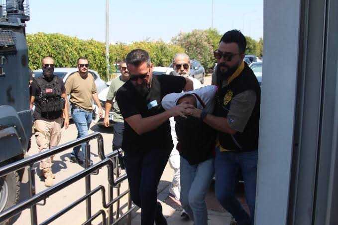 Husumetlilerine ateş açtı, yoldan geçen başkasını öldürdü
