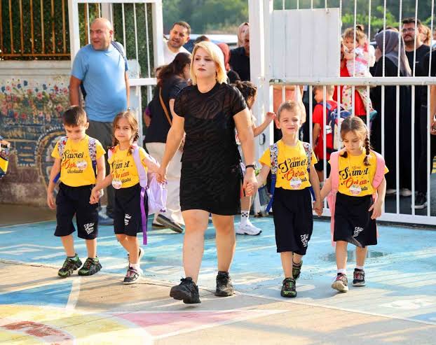 Adanalı dördüzlerin okul heyecanı
