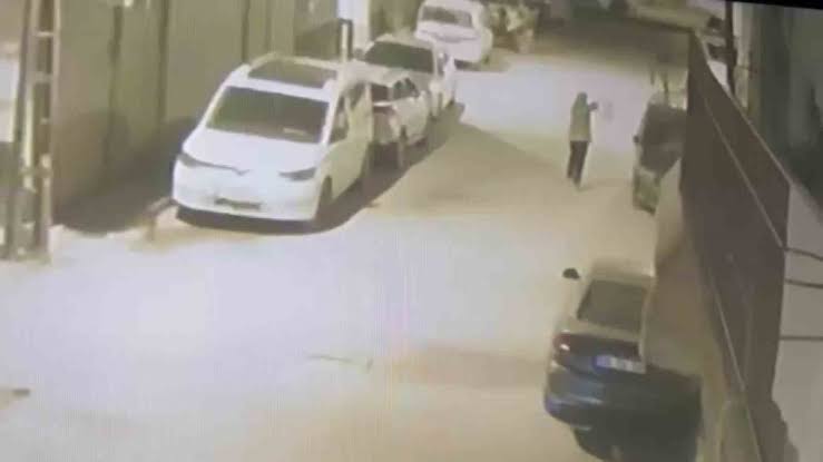 Adana’da iki araca silahlı saldırı: Şüpheliler kameradan tespit edilip yakalandı
