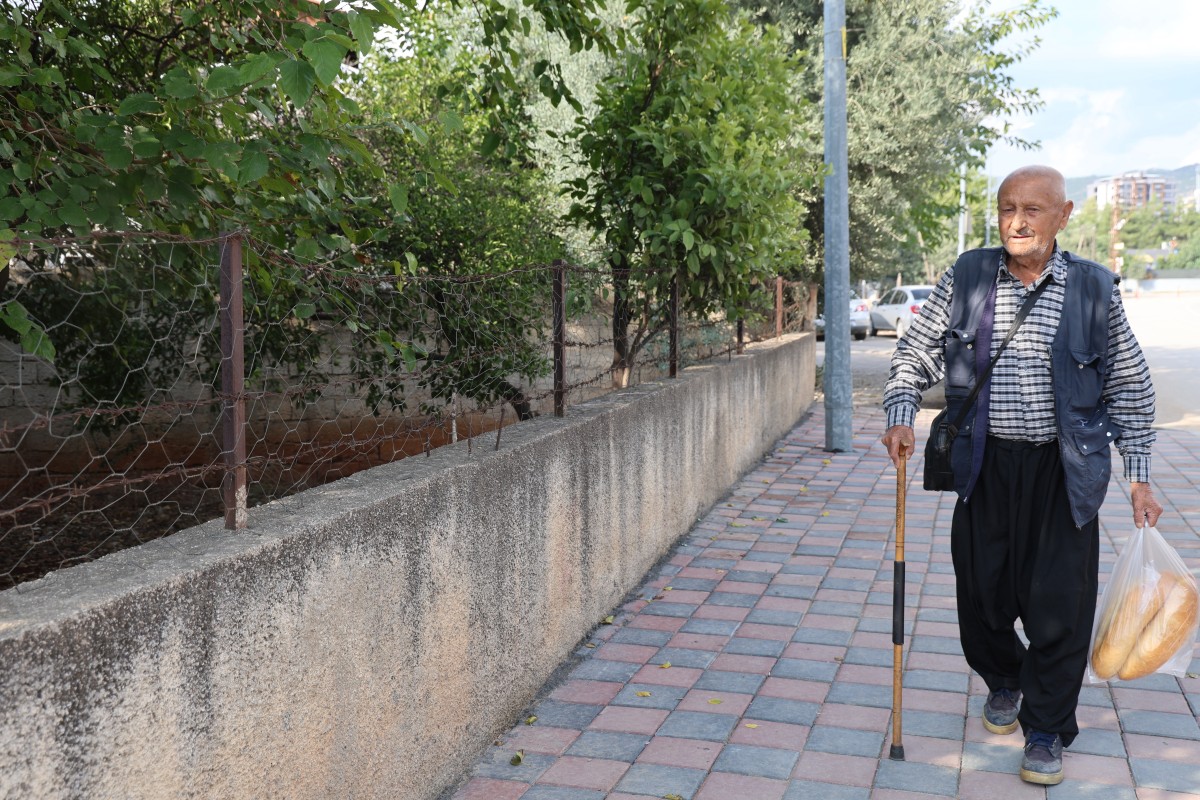 86 yaşında, her gün 8 kilometre yürüyor
