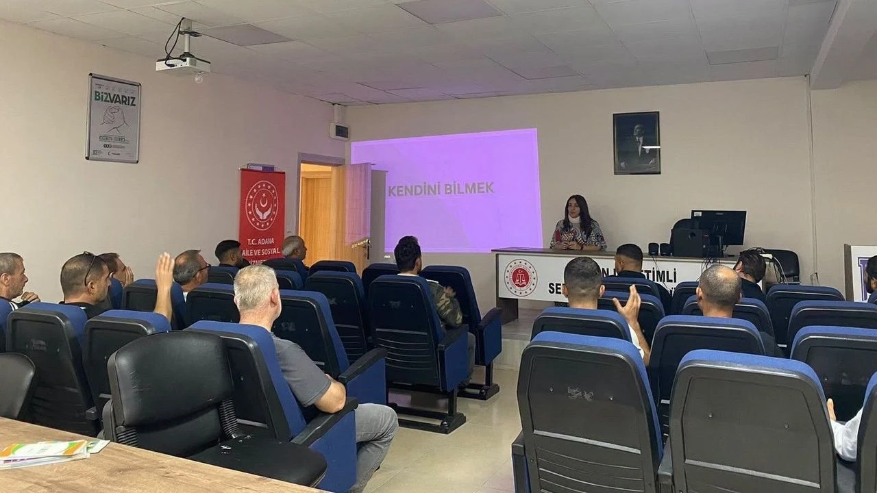 Adana’da yükümlülere yönelik ’Kendini Bilmek’ eğitimi düzenlendi

