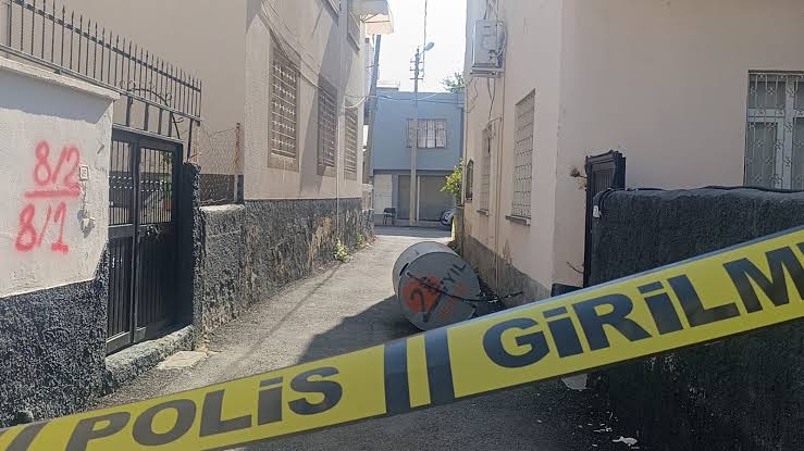 Kozan’da su deposuyla birlikte ikinci kattan düşen adam hayatını kaybetti
