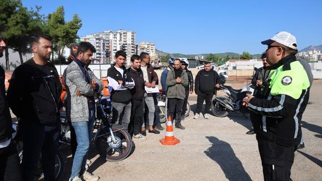 Trafik polisinden motokuryelere uyarı: 