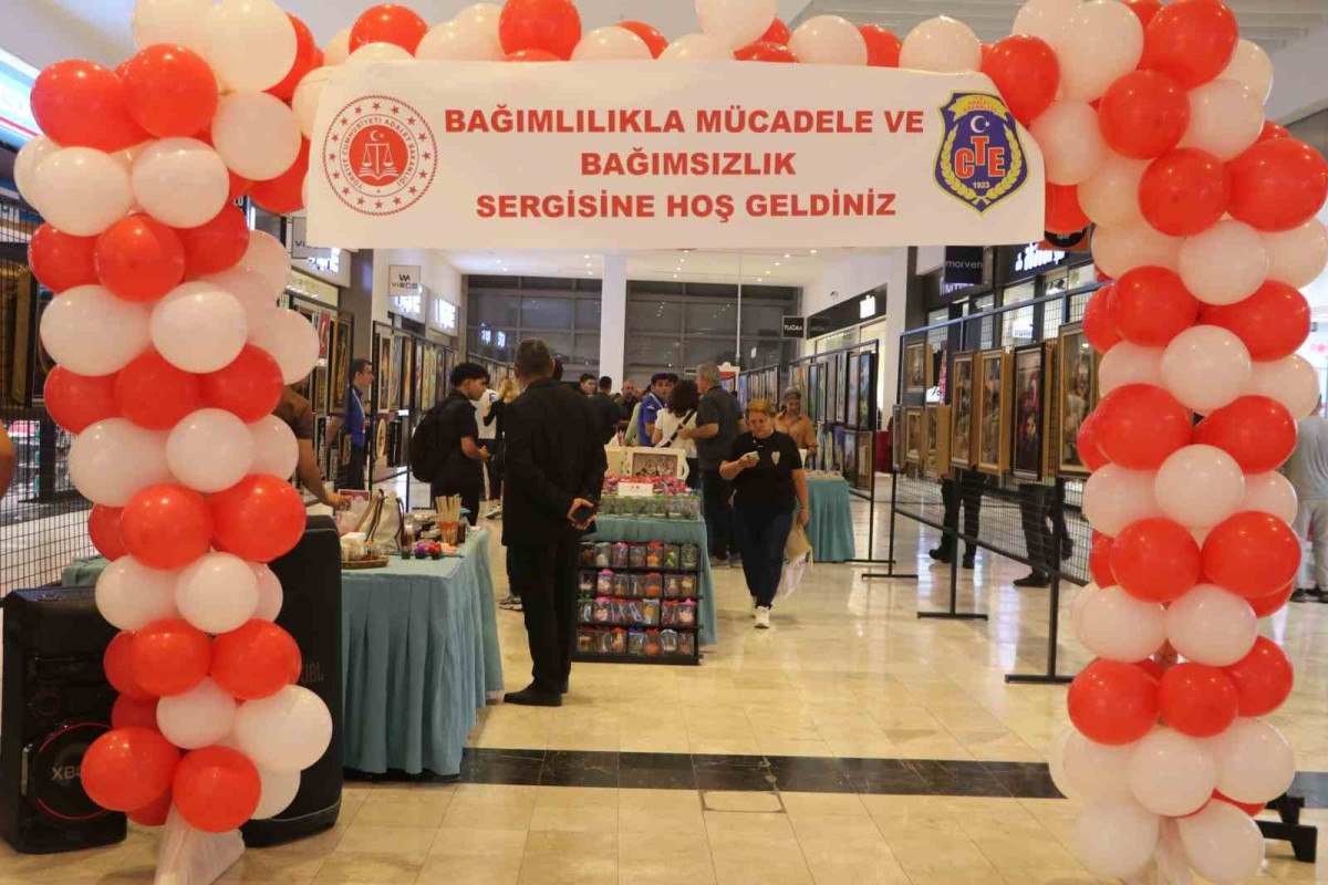 Adana’da cezaevindeki hükümlülerin eserleri sergilendi