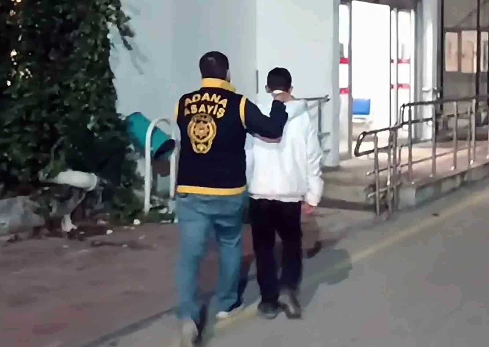 Ağabeyinin borcu yüzünden başından vuruldu: 17 yaşındaki tetikçi tutuklandı
