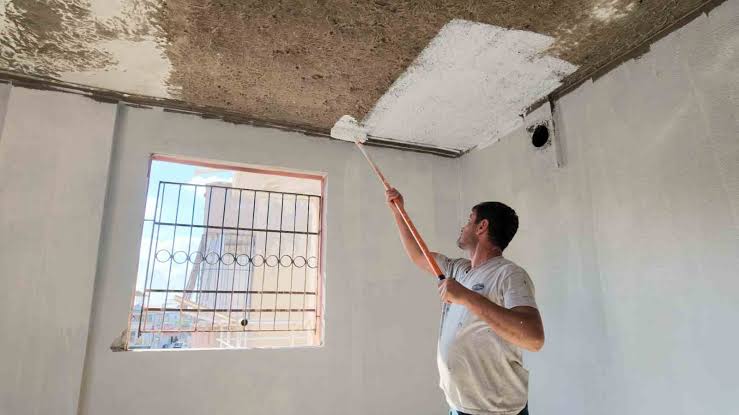 Osmaniye Belediyesi’nden yangında hasar gören eve tadilat desteği